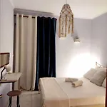 Nestor Apartment-near Historical Centre شقة كالاماتا