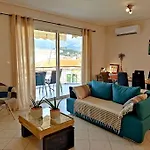 Nestor Apartment-near Historical Centre شقة